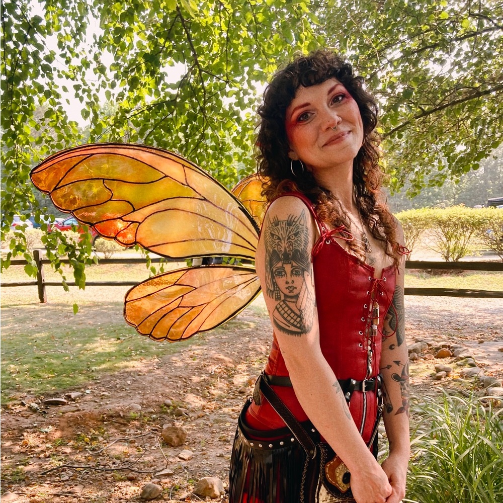 Red Renaissance Corset - Picture 4 of 4